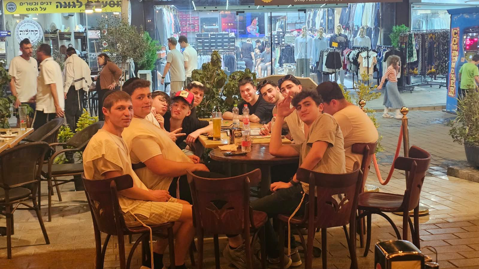 Talmidim out for dinner together